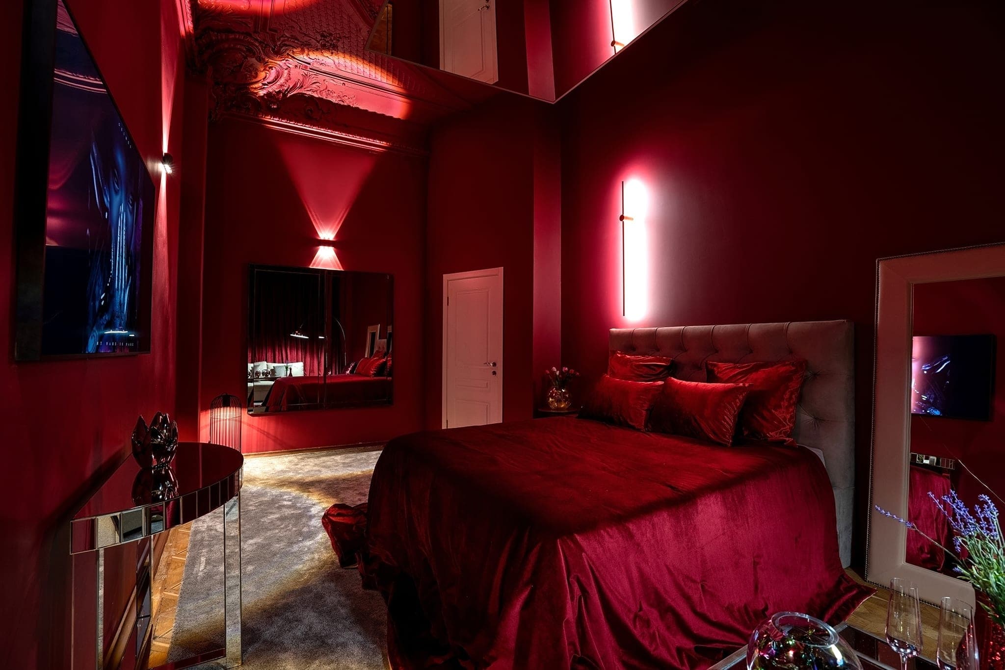 Red Room — дизайнерский номер для двоих в Санкт-Петербурге